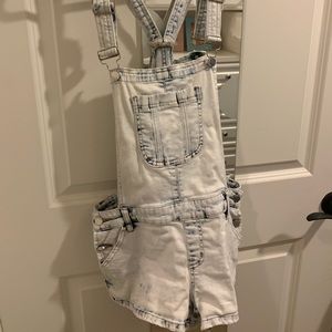 White washed denim short overalls
